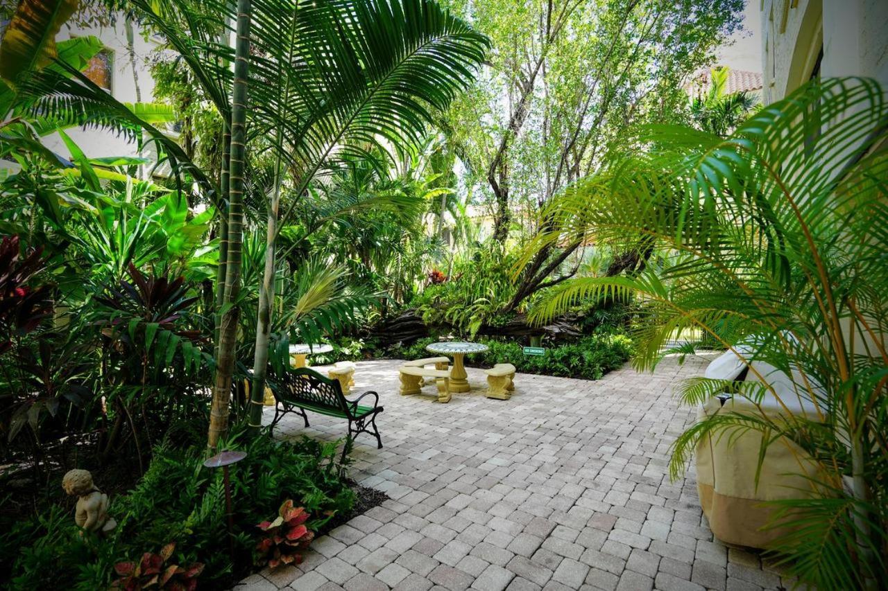 Hemingway Suites At Palm Beach Hotel Island Eksteriør bilde