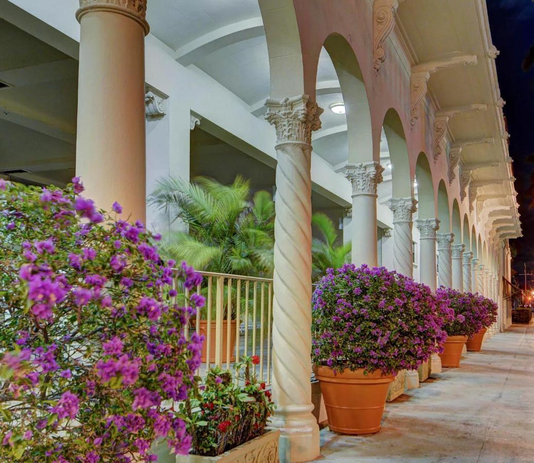 Hemingway Suites At Palm Beach Hotel Island Eksteriør bilde
